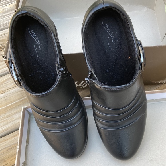 Easy Street: black booties - Picture 4 of 7